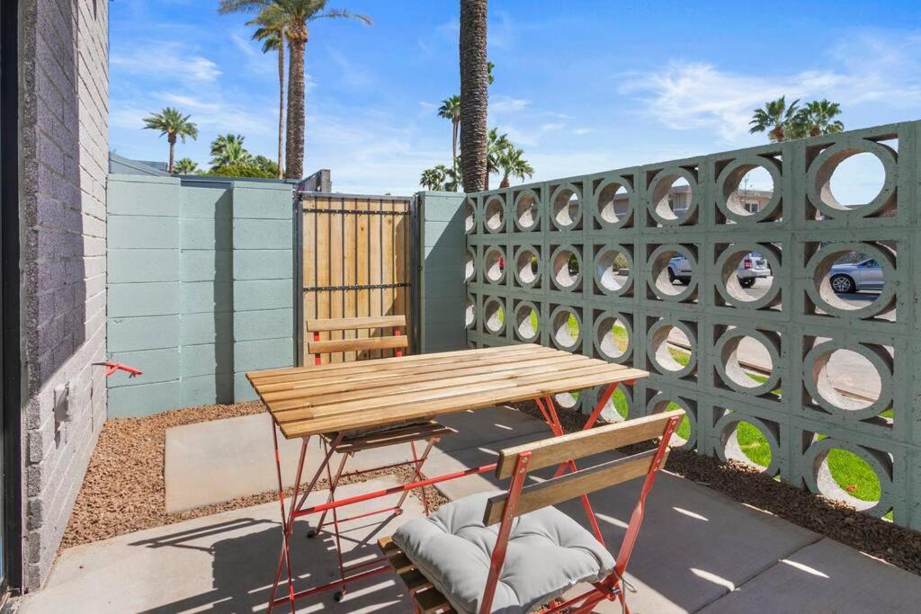 Large Studio Rooftop & Poolside - Walk To Old Town สก็อตส์เดล ภายนอก รูปภาพ